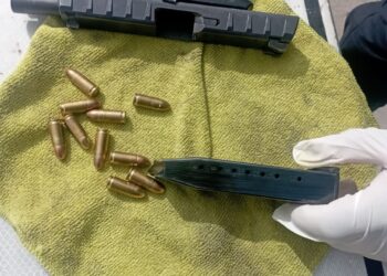 DETIENEN POLICÍAS MUNICIPALES A SUJETO CON ARMA DE FUEGO EN EL CENTRO DE HUAMANTLA