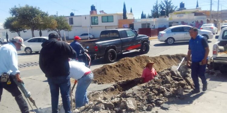 REEMPLAZA CAPAMH LÍNEA DE CONDUCCIÓN EN EL CENTRO DE LA CIUDAD DE HUAMANTLA