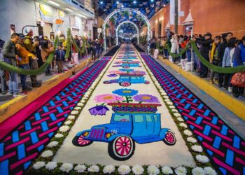 LAS ALFOMBRAS DE ARTE EFÍMERO DE HUAMANTLA BUSCAN SER PATRIMONIO CULTURAL INMATERIAL DE LA HUMANIDAD