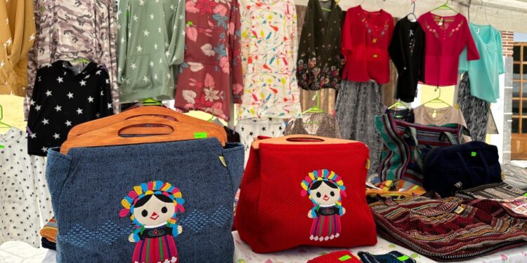 INVITA GOBIERNO MUNICIPAL A EXPO ARTESANAL DE EMPRENDEDORES HUAMANTLECOS