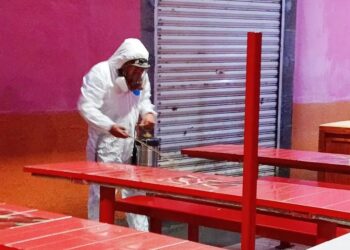 REALIZAN JORNADA DE LIMPIEZA Y FUMIGACIÓN EN MERCADO MUNICIPAL DE HUAMANTLA