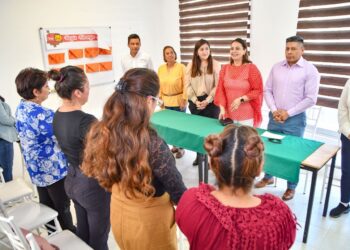 APERTURA LUZ MARÍA CALVA PIMENTEL CURSO DEDICADO A LA APLICACIÓN Y DECORADO DE UÑAS