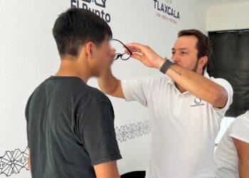 Continúan ayuntamiento de Huamantla y fundación kisa mejorando la salud visual de los Huamantlecos