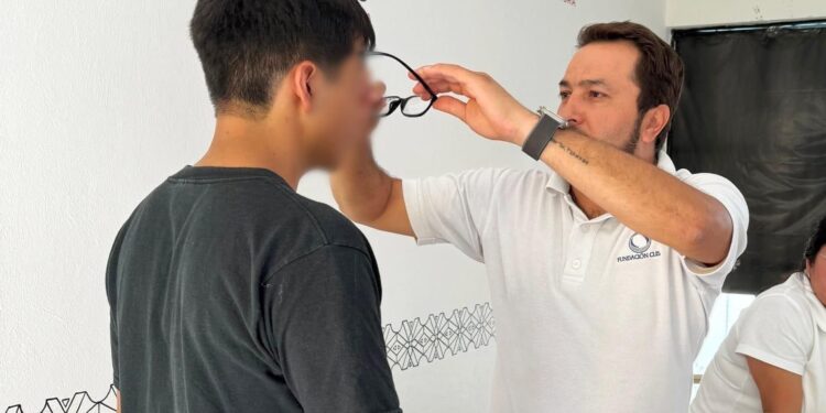 Continúan ayuntamiento de Huamantla y fundación kisa mejorando la salud visual de los Huamantlecos