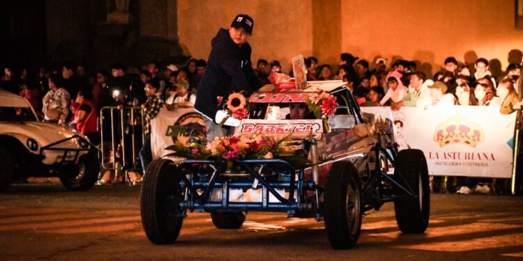 TRADICIONAL DESFILE DE CARCACHAS ENGALANA LAS CELEBRACIONES DE LA FERIA INTERNACIONAL DEL ARTE EFÍMERO Y LA DALIA HUAMANTLA 2024