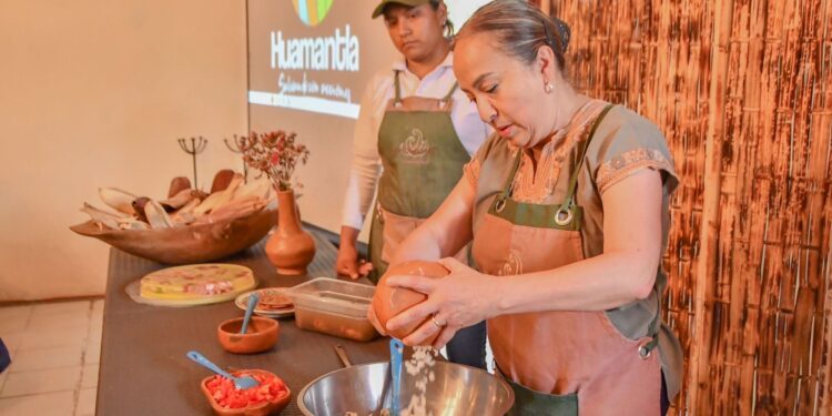 INVITA GOBIERNO DE HUAMANTLA A FESTIVAL DE LA DALIA Y DEGUSTACIÓN GASTRONÓMICA