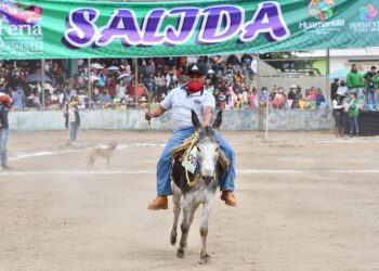 INICIA ACTIVIDADES DE LA FERIA DE HUAMANTLA 2024 CON LA GRAN CARRERA DE BURROS