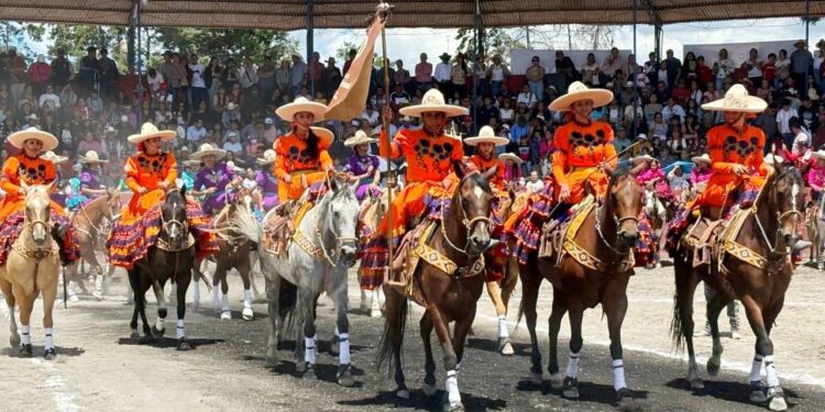 INICIA ACTIVIDADES DE LA FERIA DE HUAMANTLA 2024 CON LA GRAN CARRERA DE BURROS