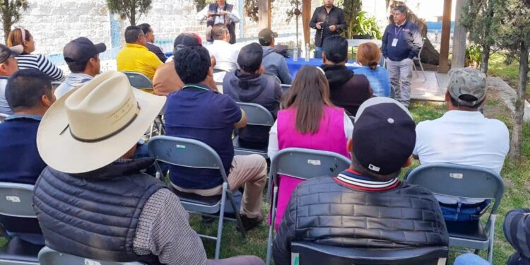 TRABAJAN CAPAMH Y CEAS PARA MEJORAR SERVICIO DE AGUA POTABLE EN COMUNIDADES DE HUAMANTLA