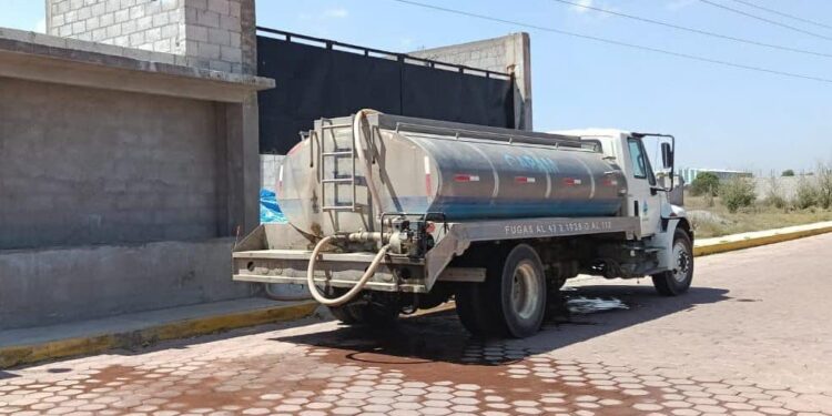 DISTRIBUYE CAPAMH PIPAS DE AGUA EN COMUNIDADES DONDE SE REALIZAN OBRAS PARA EL NUEVO POZO DE SAN FRANCISCO