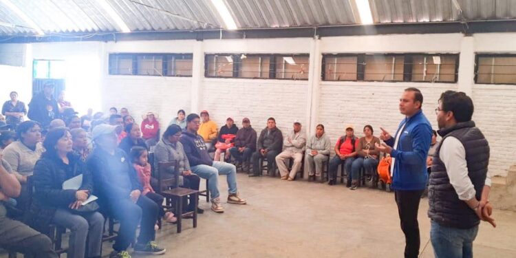 REALIZA CAPAMH REUNIONES INFORMATIVAS SOBRE SUMINISTRO DE AGUA POTABLE EN EL PUEBLO DE LA CRUZ