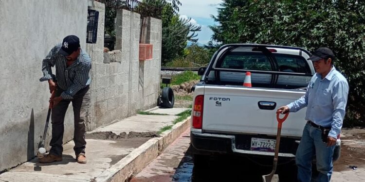 CAPAMH repara fuga de agua en el Barrio de San Lucas