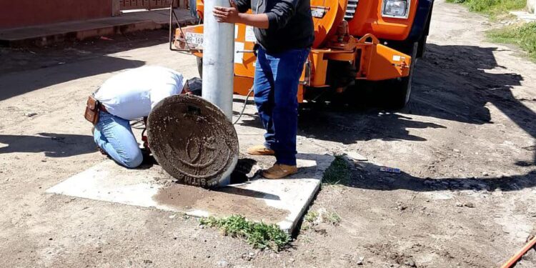 CAPAMH realiza labores de desazolve en Nuevo San Juan para mantener en óptimas condiciones el sistema de drenaje