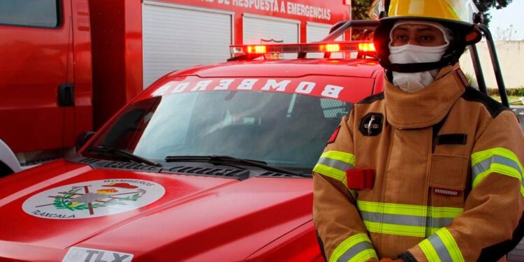 Colocarán tomas de agua para suministro a camiones de bomberos en calle Abasolo.