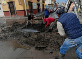 CAPAMH REALIZA TRABAJOS DE ATENCIÓN Y MANTENIMIENTO A LA RED DE AGUA POTABLE EN DIVERSOS PUNTOS DE HUAMANTLA