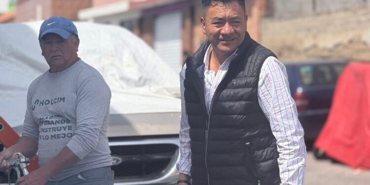 Presencia y Trabajo Constante: El presidente Filo Palafox encabeza labores de rehabilitación de espacios educativos.