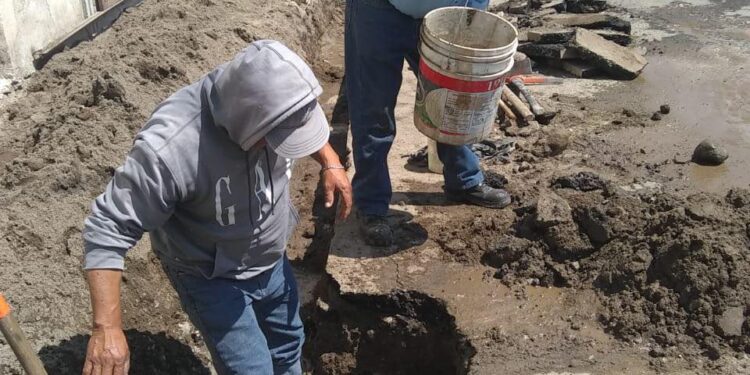 CAPAMH ATIENDE INCIDENCIAS EN DRENAJE Y RED DE AGUA EN DISTINTOS PUNTOS DE HUAMANTLA