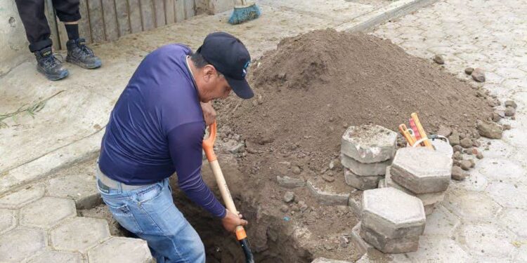 Personal operativo de CAPAMH continúa trabajando en distintos puntos del municipio, atendiendo reportes ciudadanos y realizando acciones para fortalecer la infraestructura hídrica y sanitaria de Huamantla.