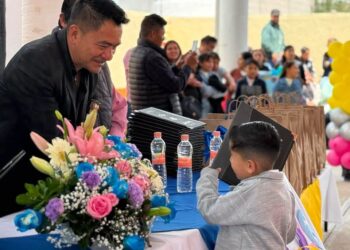 Participa Filo Palafox en graduación del kinder Luis Spota.